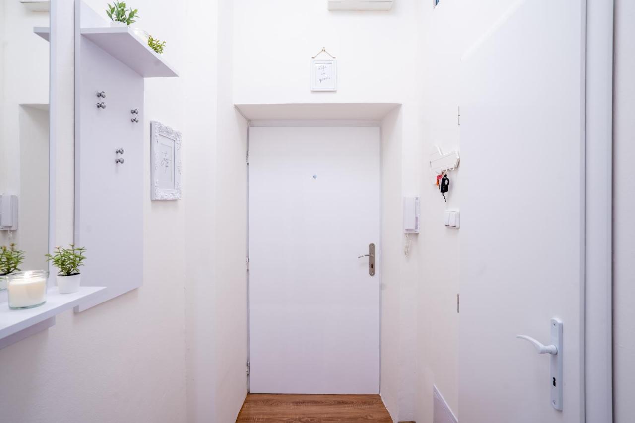 Family Apartment اوسترافا المظهر الخارجي الصورة